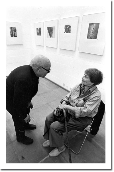 Umbo und Florence Henri während der Eröffnung der Henri-Ausstellung in der galerie m, Bochum 1974