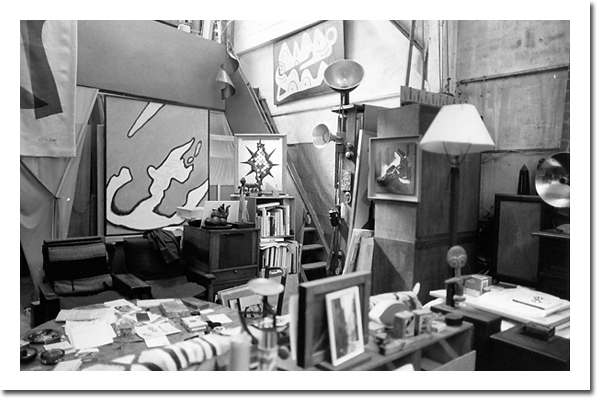 Blick in Man Rays Pariser Atelier, 1979. Foto: Herbert Molderings